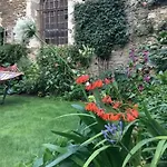 Bed and breakfast Les Augustins, D'hotes, Quartier Historique, Accueil 2 Roues