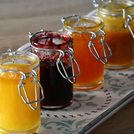 Frühstückspension Le Beau Repaire, Chambres D'Hotes, Quartier Historique, Accueil Velos 3*