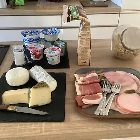 Frühstückspension Le Beau Repaire, Chambres D'Hotes, Quartier Historique, Accueil Velos