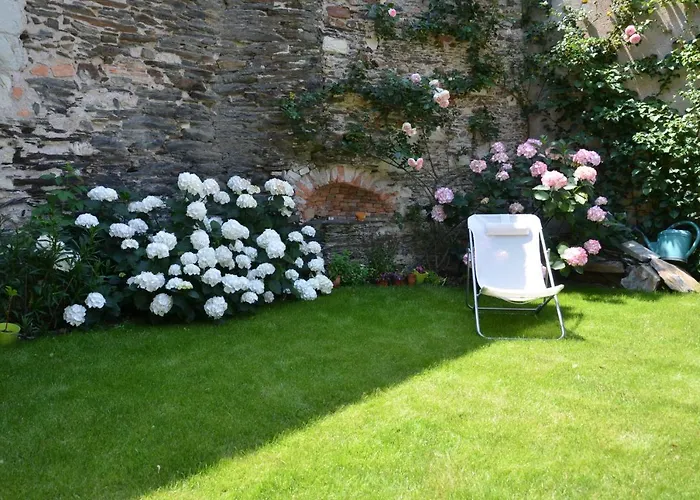 Les Augustins, Chambres D'Hotes, Quartier Historique, Accueil Velos Bed & Breakfast Angers